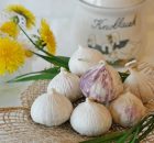 How To Eat Raw Garlic And The Many Benefits
