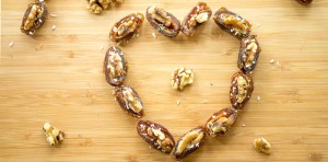 simple date walnut energy bites