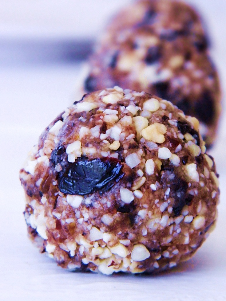 cherry almond truffles raw food recipe 1