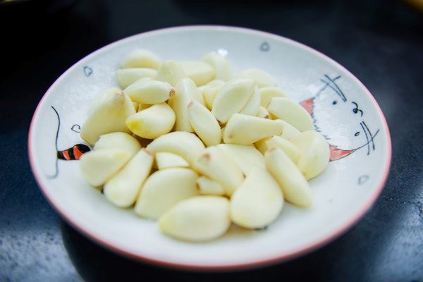 garlic in a saucer